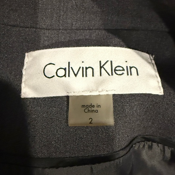 *PRE-OWNED* Calvin Klein Women's Size 2 Two Button Lux Blazer - Picture 6 of 7